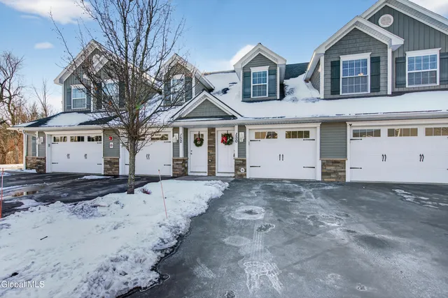 $329,900 | 150 Paddock Circle, Rotterdam, NY 12306