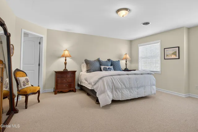 $329,900 | 150 Paddock Circle, Rotterdam, NY 12306