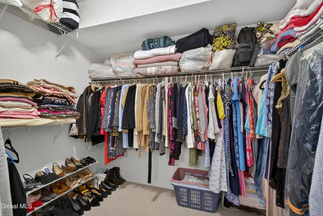 $329,900 | 150 Paddock Circle, Rotterdam, NY 12306