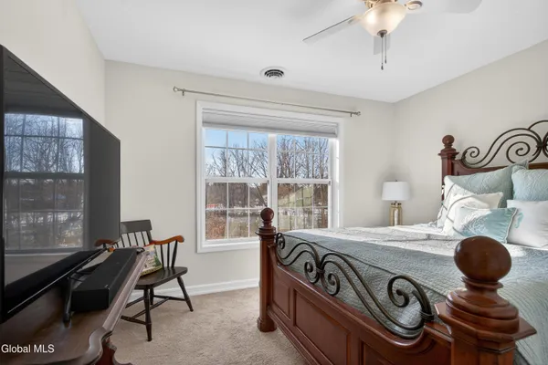 $335,000 | 150 Paddock Circle, Rotterdam, NY 12306