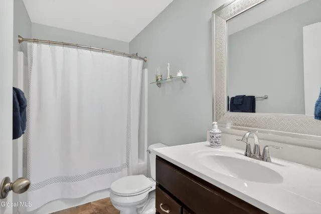 $329,900 | 150 Paddock Circle, Rotterdam, NY 12306