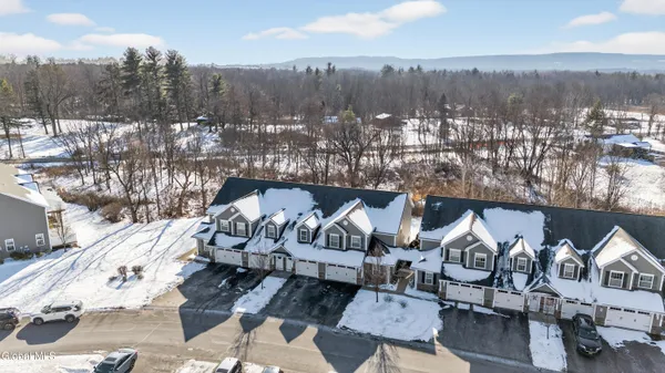 $335,000 | 150 Paddock Circle, Rotterdam, NY 12306