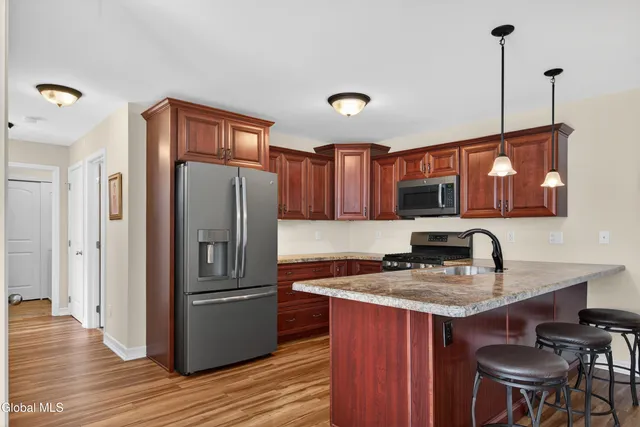 $329,900 | 150 Paddock Circle, Rotterdam, NY 12306