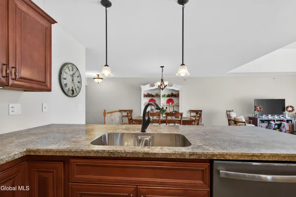 $335,000 | 150 Paddock Circle, Rotterdam, NY 12306