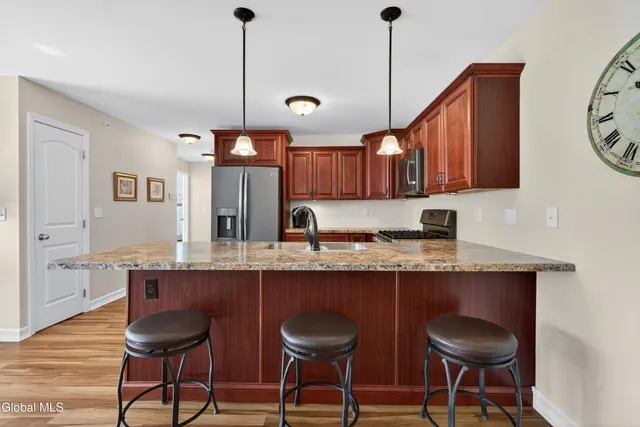 $329,900 | 150 Paddock Circle, Rotterdam, NY 12306