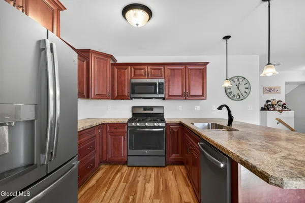 $335,000 | 150 Paddock Circle, Rotterdam, NY 12306