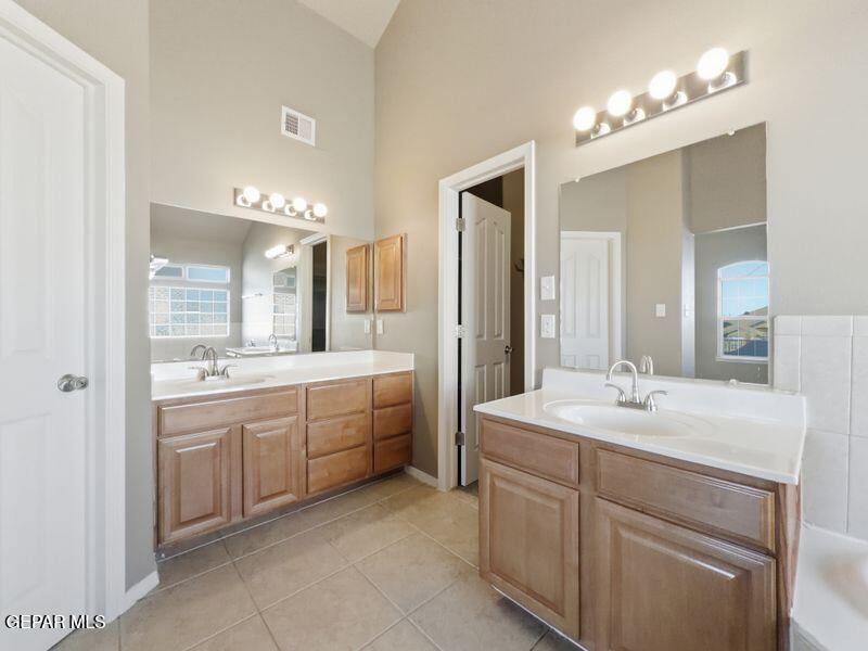 533 Flanagan Place El Paso, TX 79928 - Photo 30 of 52 a spacious bathroom with a double vanity sink mirror and double