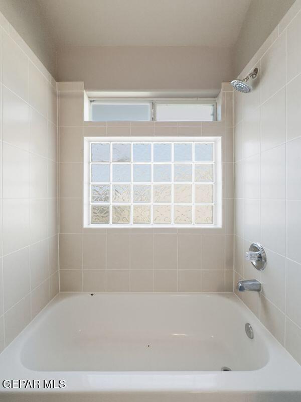 533 Flanagan Place El Paso, TX 79928 - Photo 38 of 52 a bathroom with a bathtub