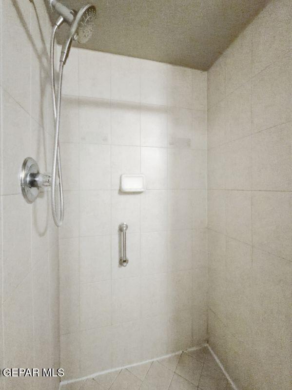 533 Flanagan Place El Paso, TX 79928 - Photo 44 of 52 a bathroom with a shower