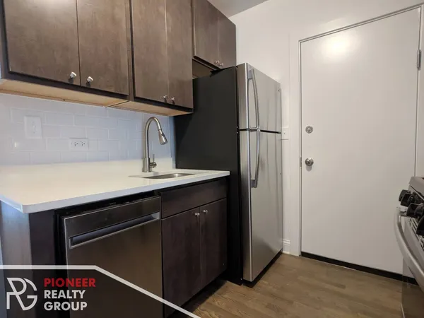 $2,095 | 2643 North Spaulding Avenue, Unit 1E, Chicago, IL 60647