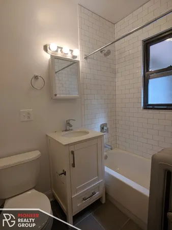 $2,095 | 2643 North Spaulding Avenue, Unit 1E, Chicago, IL 60647