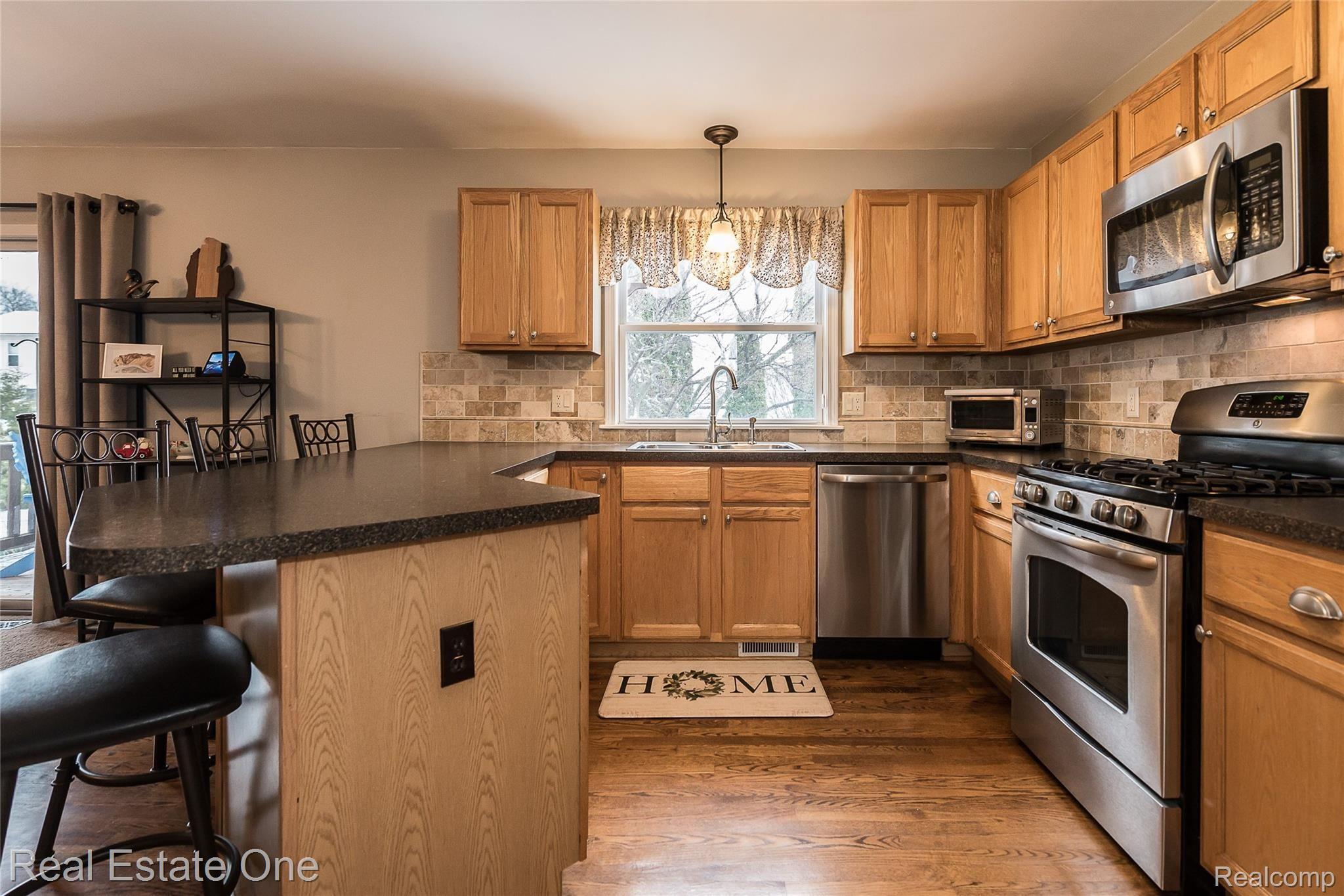 2358 Summit Cedar Howell, MI 48855 - Photo 22 of 55 DSC_4567.jpg