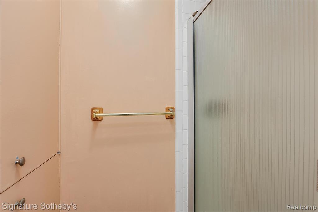 915 Cook Road Grosse Pointe Woods, MI 48236 - Photo 23 of 38