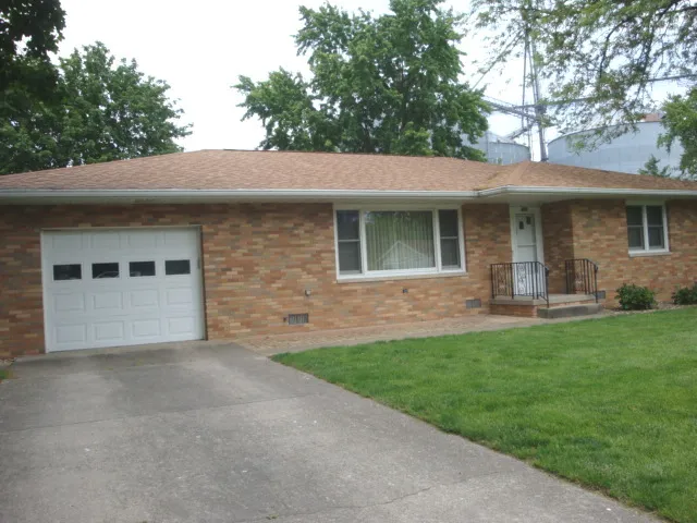 $132,500 | 423 West Garfield Avenue, Cissna Park, IL 60924