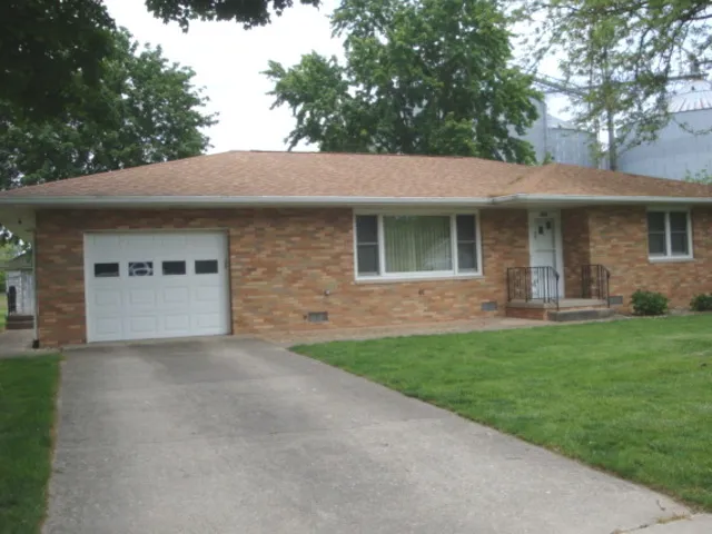 $132,500 | 423 West Garfield Avenue, Cissna Park, IL 60924