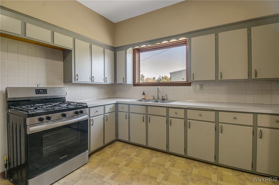 2160 Bullis Road Elma, NY 14059 - Photo 14 of 38