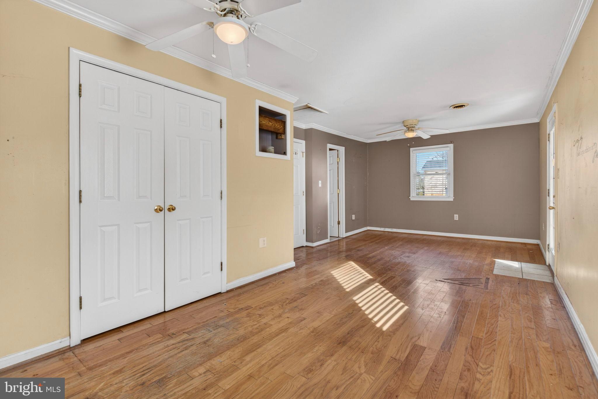 7243 Covingtons Corner Road Bealeton, VA 22712 - Photo 29 of 41 Spacious Bedroom w/full bath