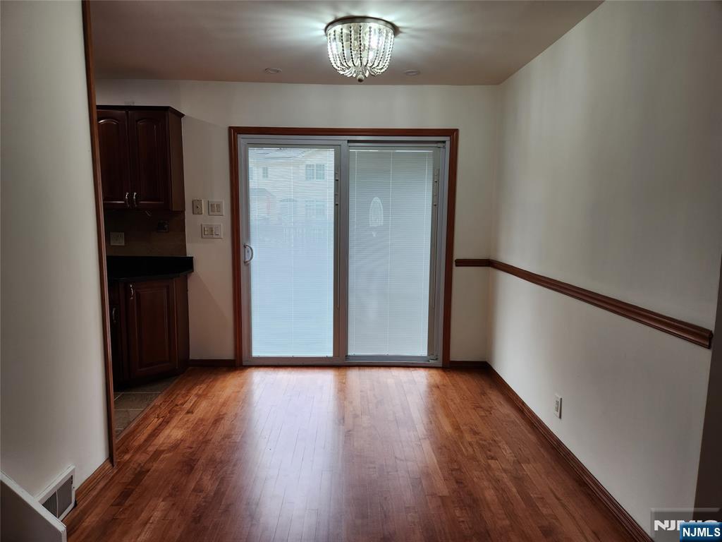 561 Green Valley Road Paramus, NJ 07652 - Photo 10 of 28