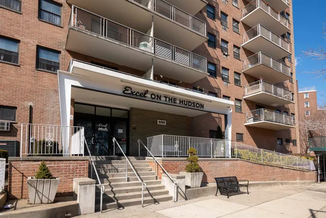 $2,800 | 5701 JFK Boulevard East, Unit 22C, West New York, NJ 07093