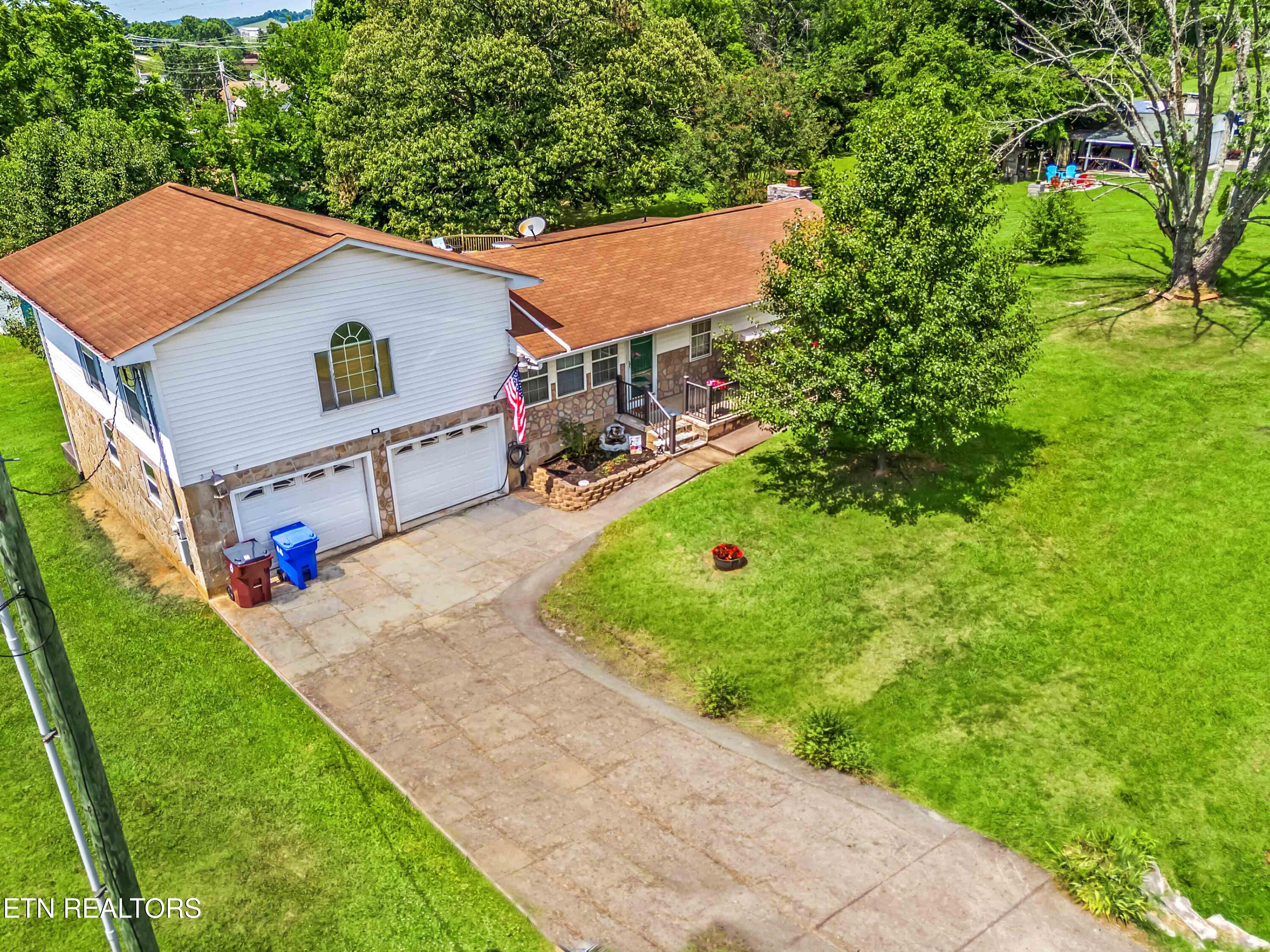 958 West Hunt Road Alcoa, TN 37701 - Photo 1 of 47 front