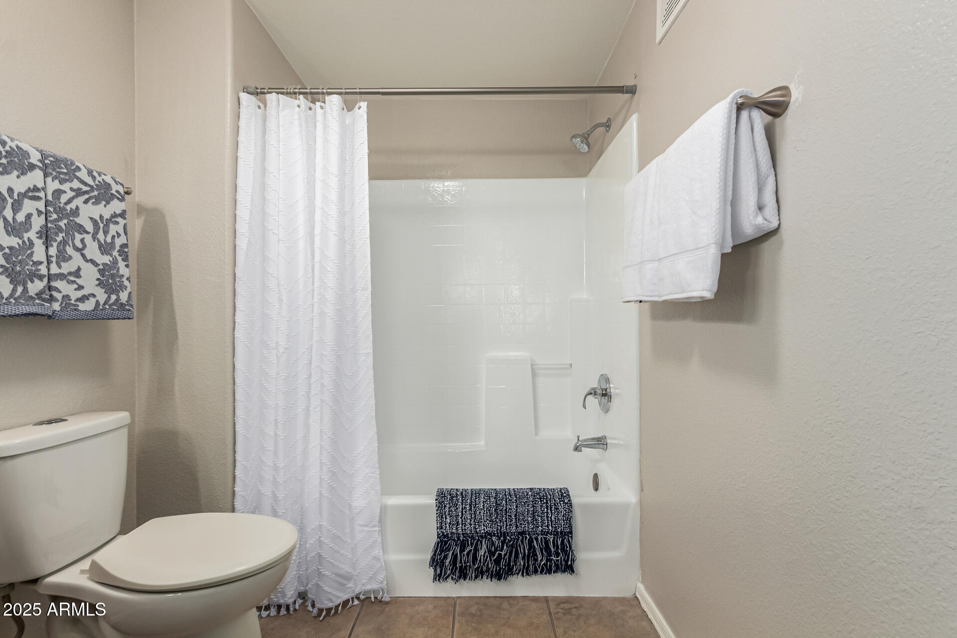 3434 East Baseline Road, Unit 208 Phoenix, AZ 85042 - Photo 29 of 45 Primary Bath