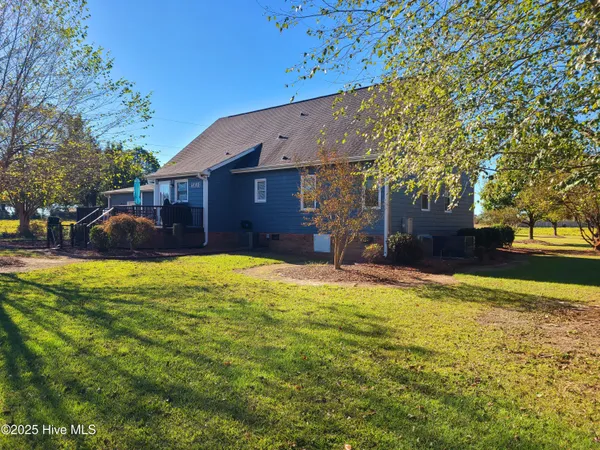 $374,000 | 1000 High House Road, Clinton, NC 28328