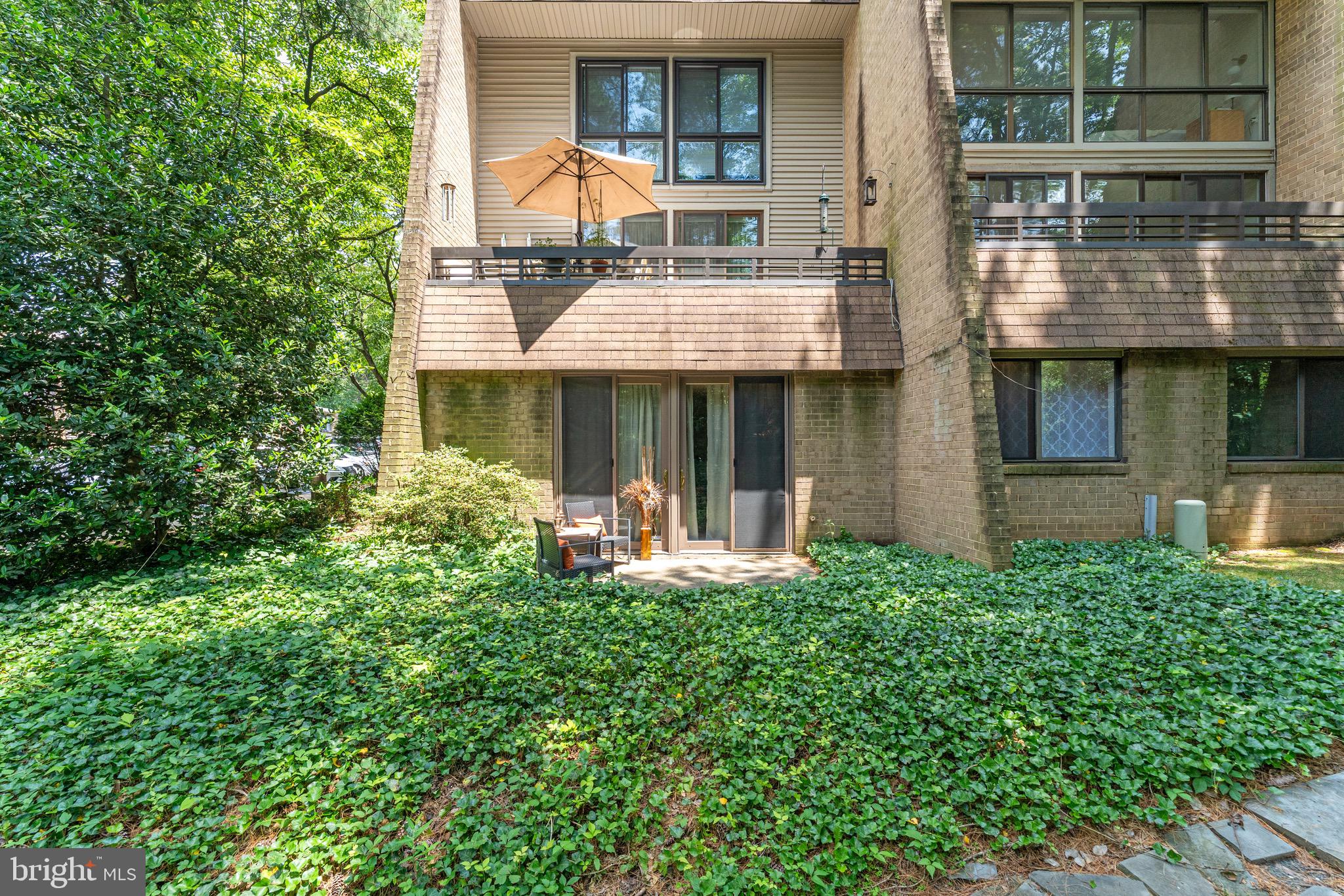 11617 Windbluff Court, Unit 9B Reston, VA 20191 - Photo 5 of 46 Exterior rear