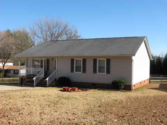 134 Rasor Drive Greenville, SC 29617 - Photo 3 of 13 Gallery Image 3