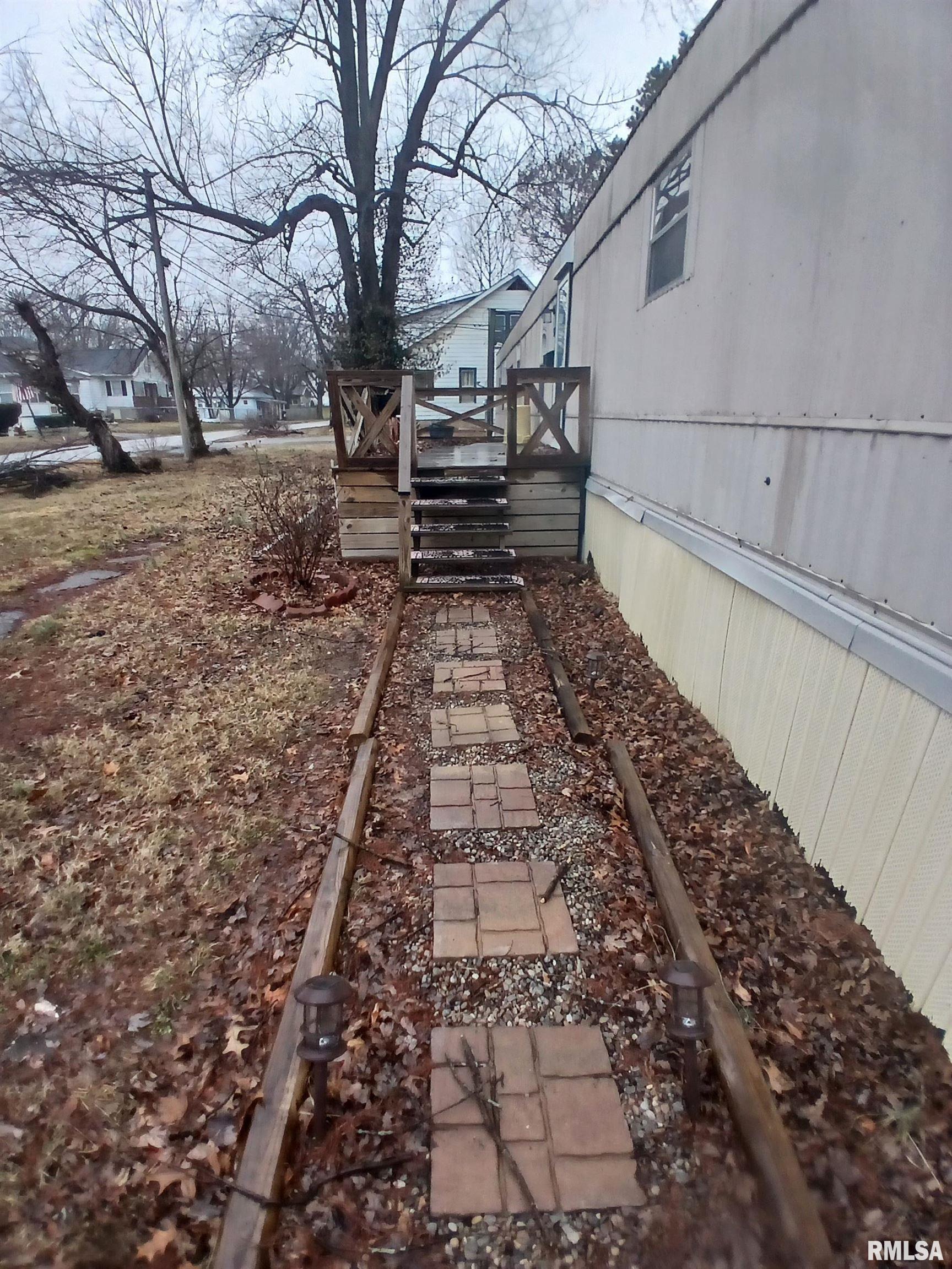 520 Dewey Street Eldorado, IL 62930 - Photo 2 of 24