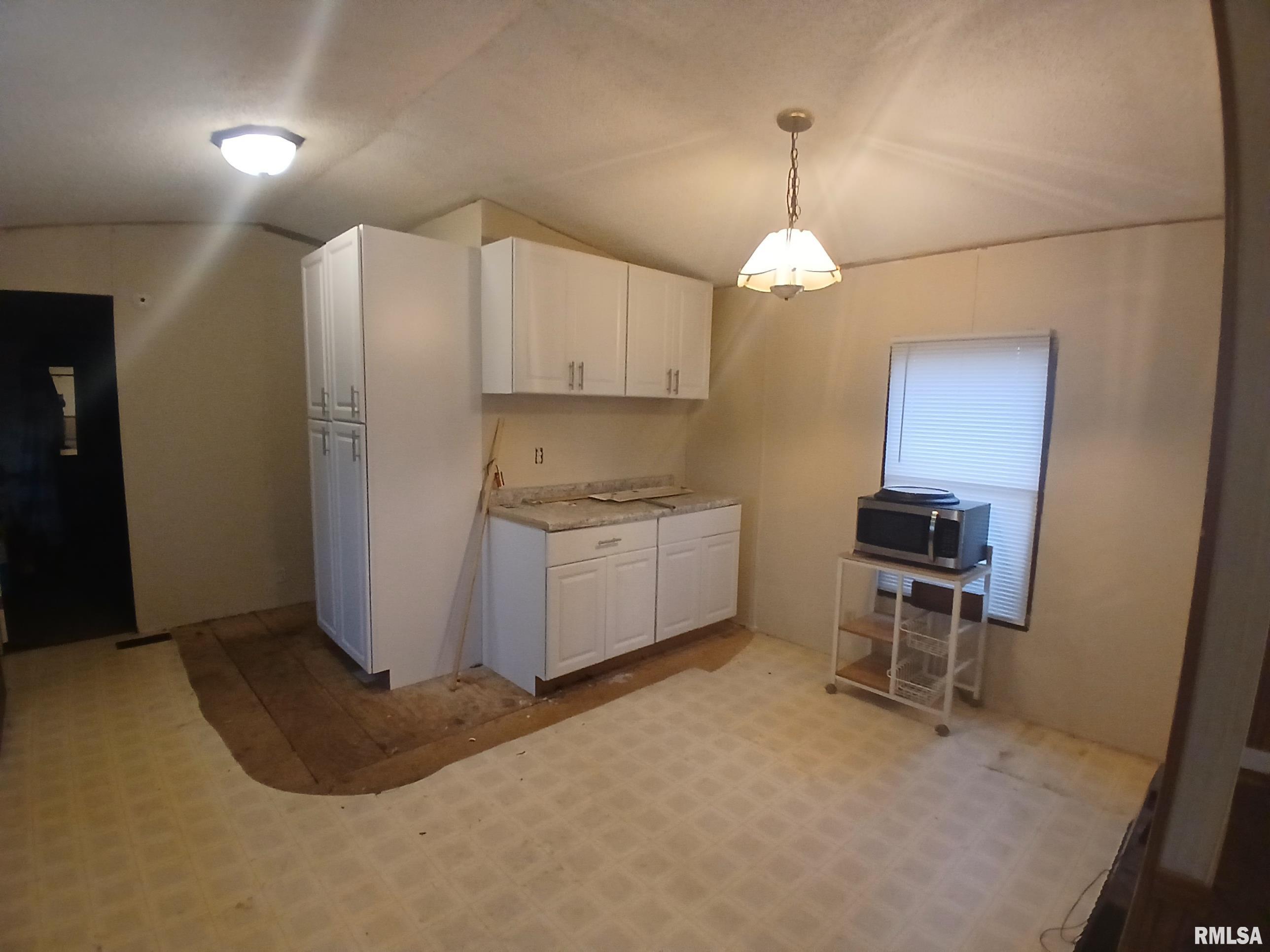 520 Dewey Street Eldorado, IL 62930 - Photo 7 of 24