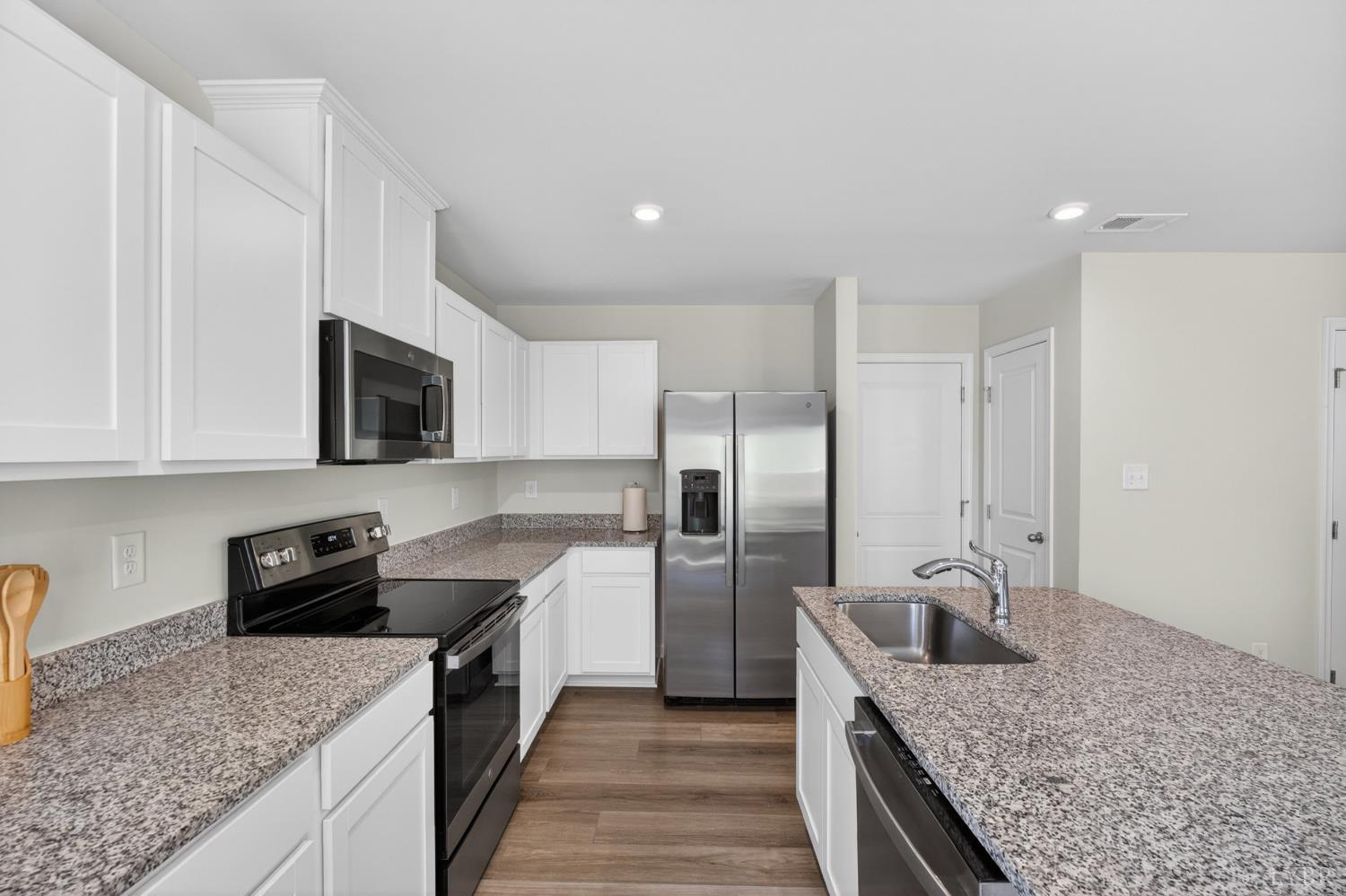 126 Robinia Road Lynchburg, VA 24501 - Photo 3 of 34