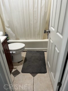 21115 Geronimo Road Apple Valley, CA 92308 - Photo 7 of 10 a bathroom with a toilet and a shower
