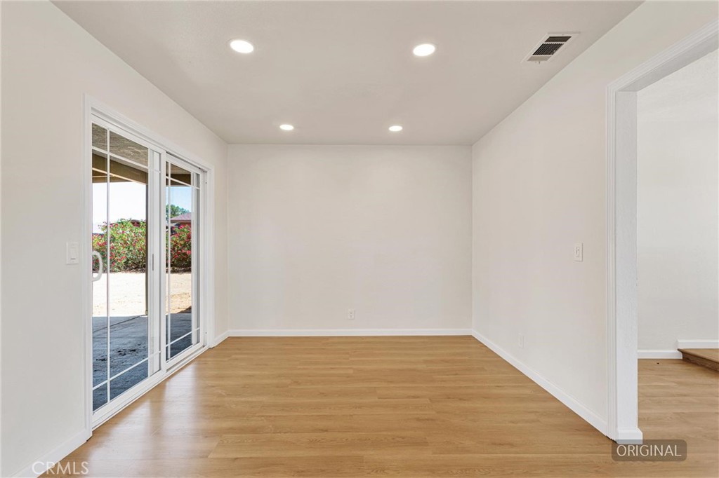 21985 Maumee Road Apple Valley, CA 92308 - Photo 7 of 28 Dining Area