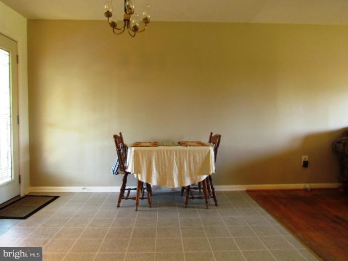 606 Holy Cross Road Baltimore, MD 21225 - Photo 5 of 21 Kitchen