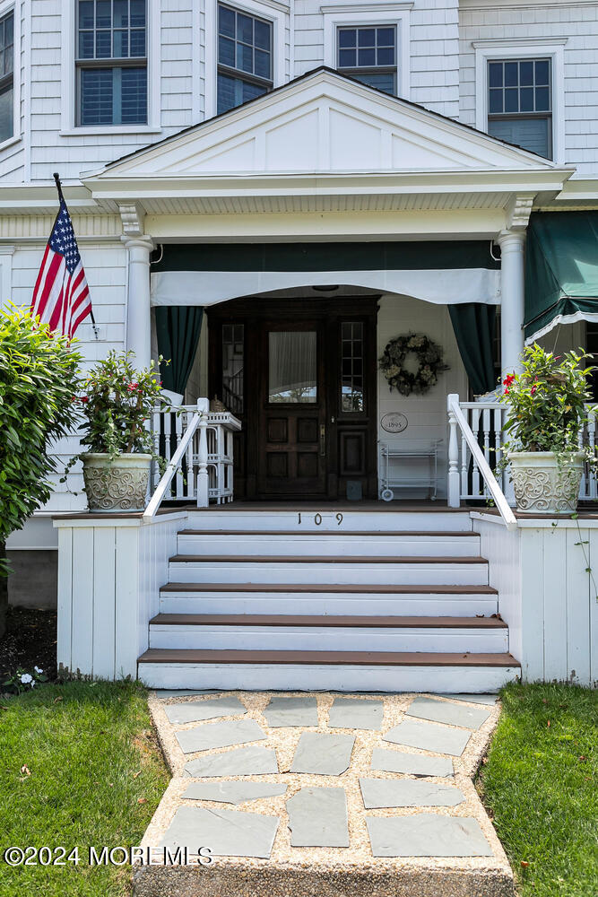 109 Washington Avenue Spring Lake, NJ 07762 - Photo 4 of 74 4M3A8664-072-052-667x1000