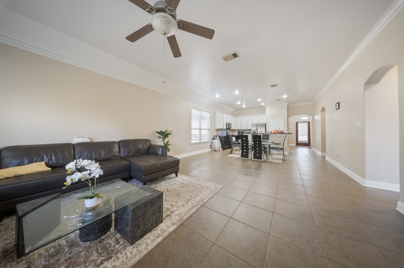 6130 Flagg Ranch Drive Spring, TX 77388 - Photo 9 of 15 a living room with furniture and a view of dining table
