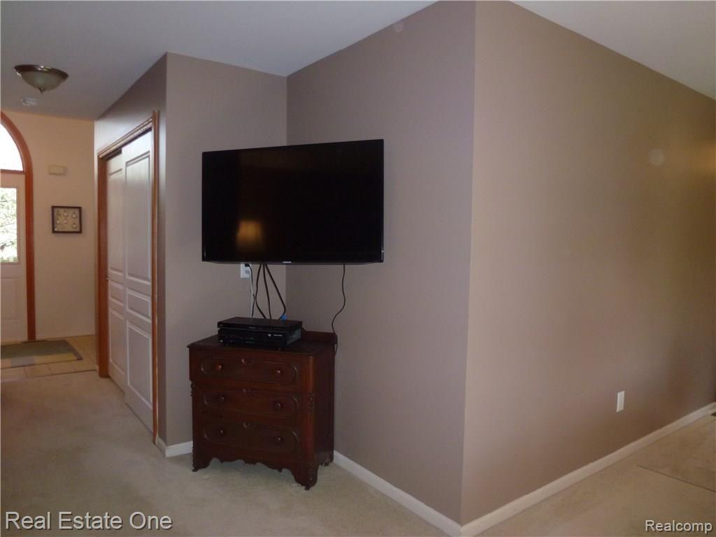 2176 Rochelle Park Drive, Unit 108 Rochester, MI 48309 - Photo 22 of 42 P1060304.JPG
