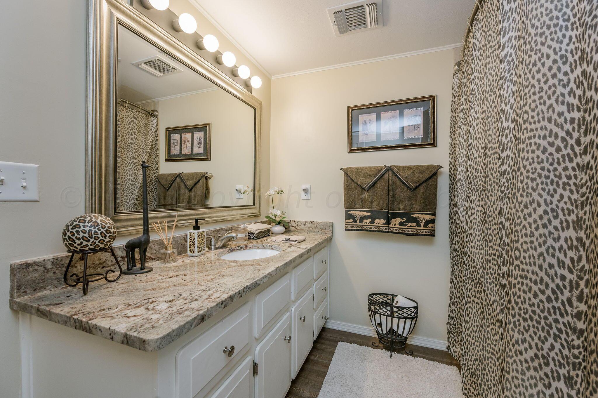 7004 Hurst Street Amarillo, TX 79109 - Photo 15 of 18 2nd Bedroom Bathroom