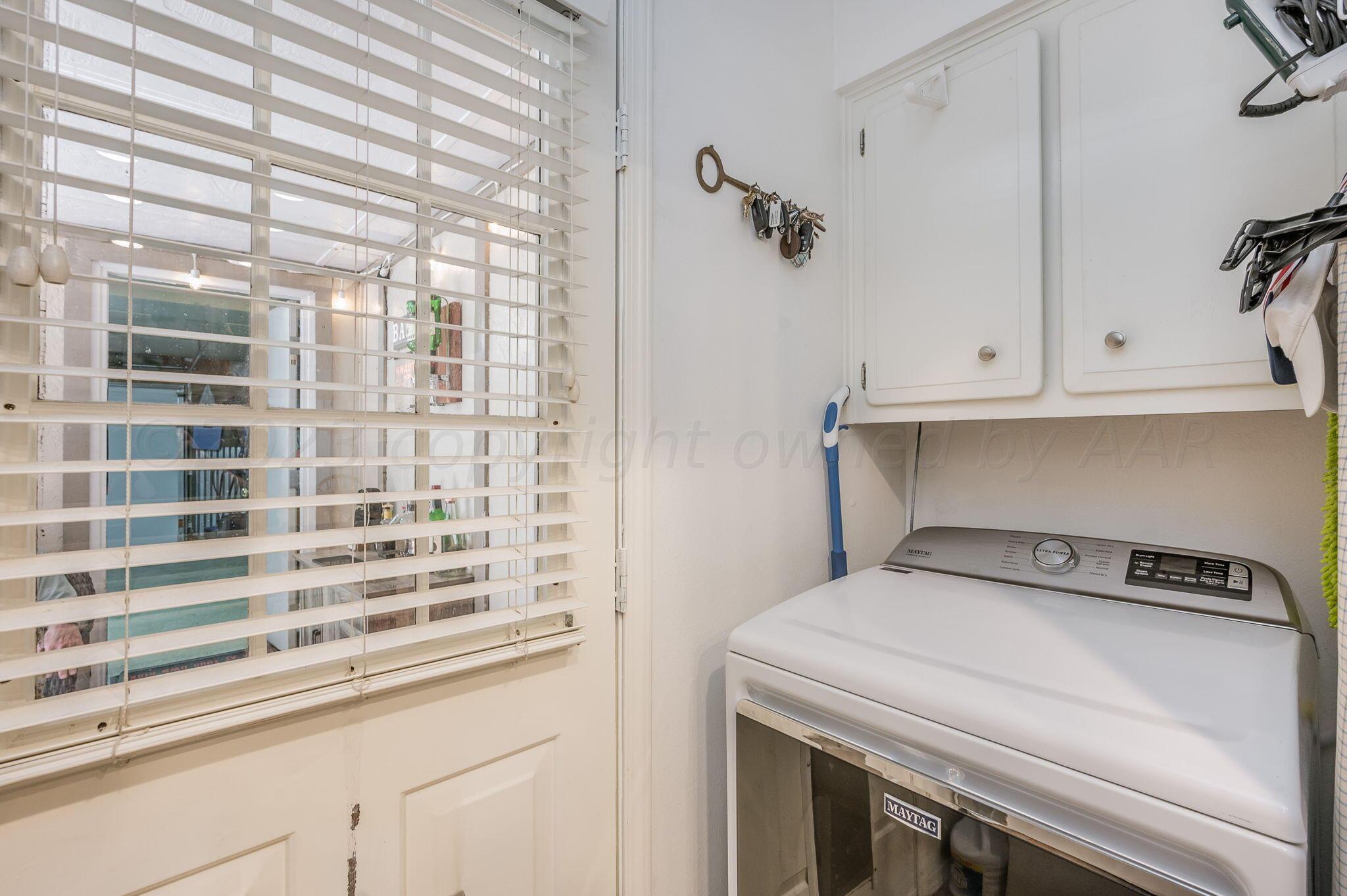 7004 Hurst Street Amarillo, TX 79109 - Photo 8 of 18 Laundry