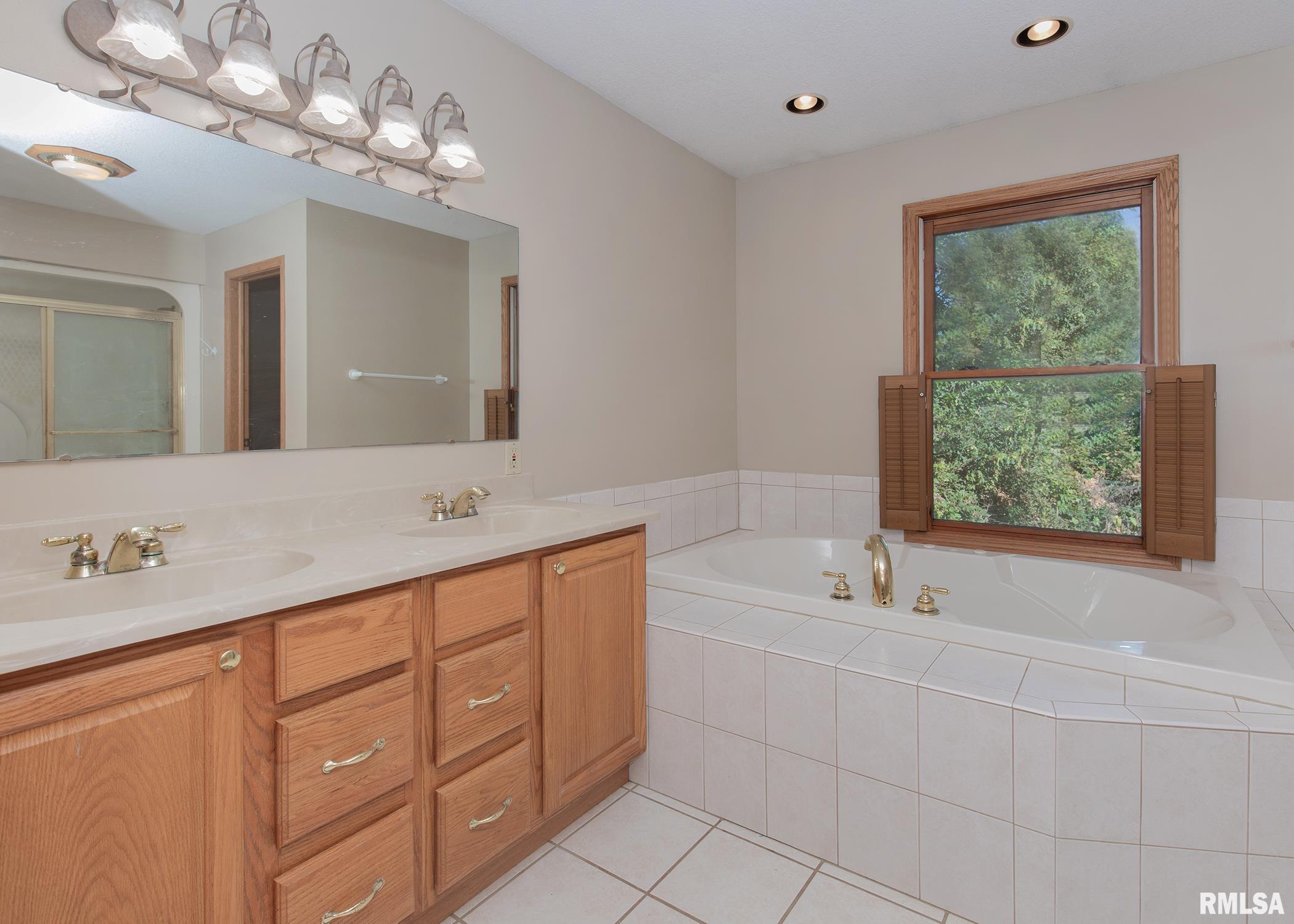 19 Hickory Hills Road Geneseo, IL 61254 - Photo 14 of 41 Gallery Image 14