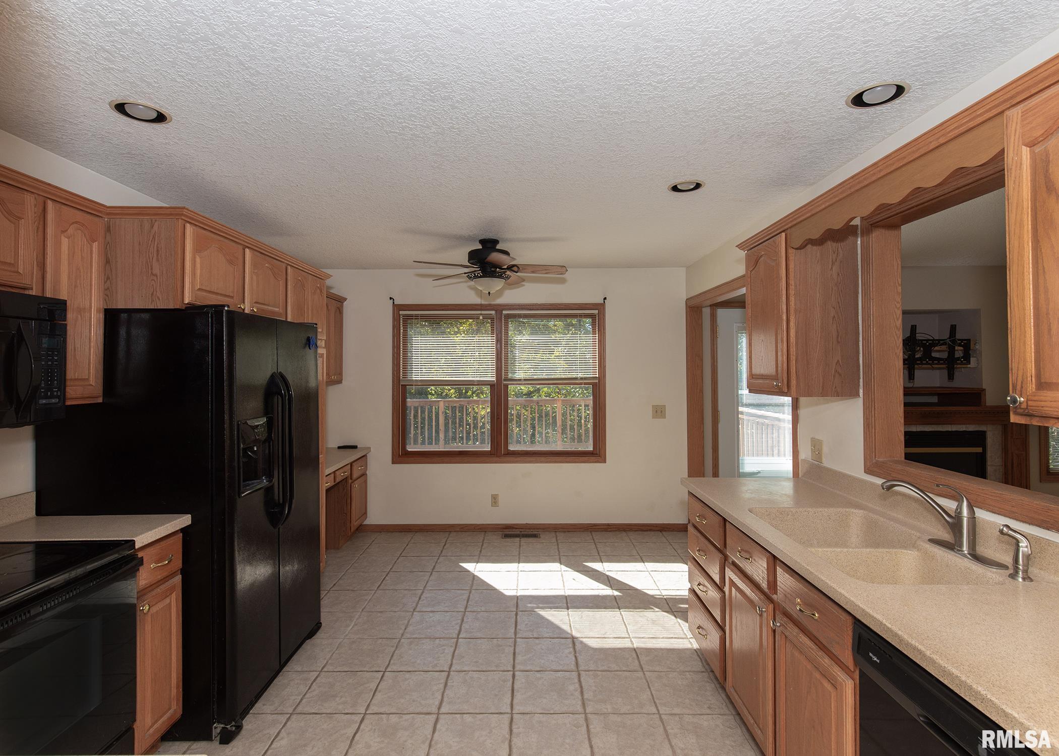 19 Hickory Hills Road Geneseo, IL 61254 - Photo 9 of 41 Gallery Image 9
