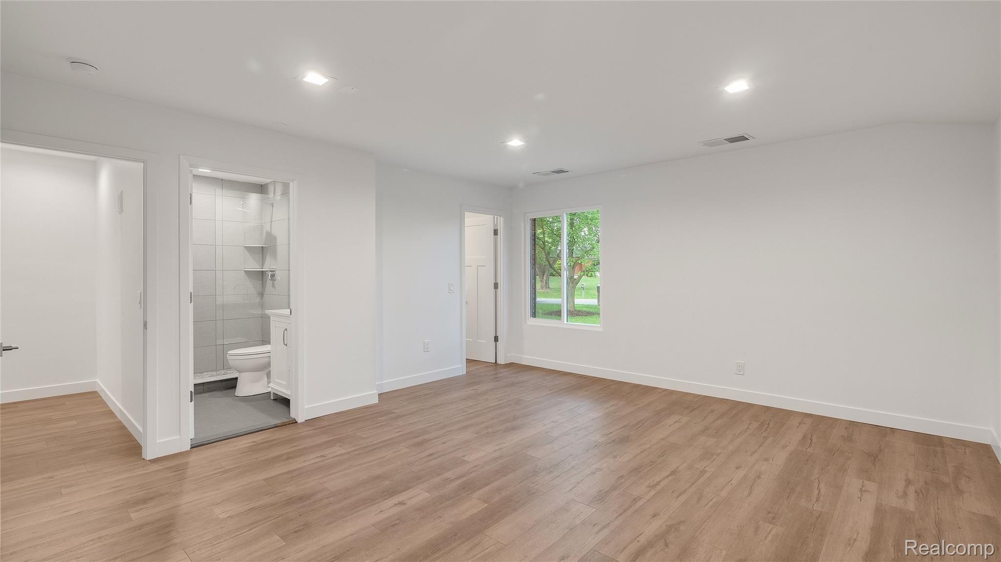 4244 Fieldbrook Road West Bloomfield, MI 48323 - Photo 22 of 43 022-4244-fieldbrook-rd-w-bloomfield-mi-48323-005.jpg