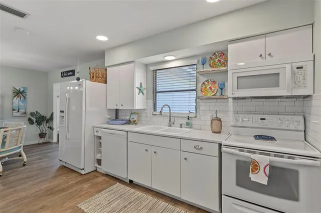 $450,000 | 702 Poinciana Road, Nokomis, FL 34275