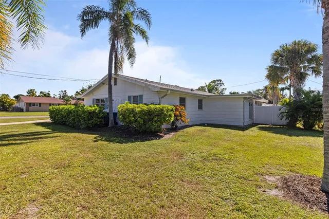 $450,000 | 702 Poinciana Road, Nokomis, FL 34275