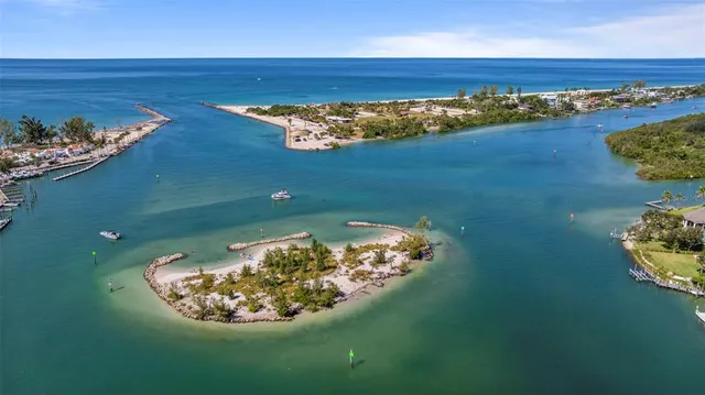 $450,000 | 702 Poinciana Road, Nokomis, FL 34275