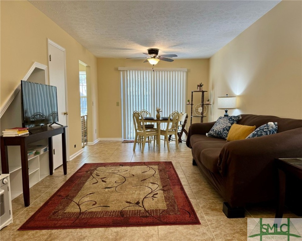 137 North Leeds Gate Road Savannah, GA 31406 - Photo 4 of 24 Living Area/dining