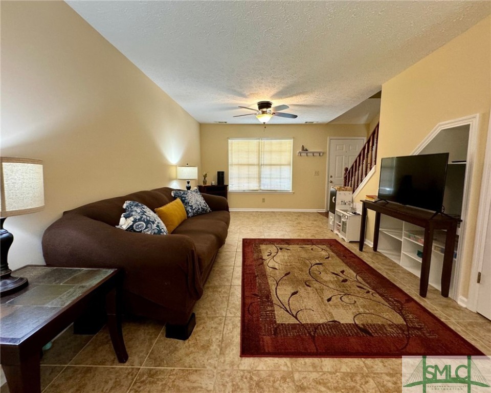 137 North Leeds Gate Road Savannah, GA 31406 - Photo 5 of 24 Living area