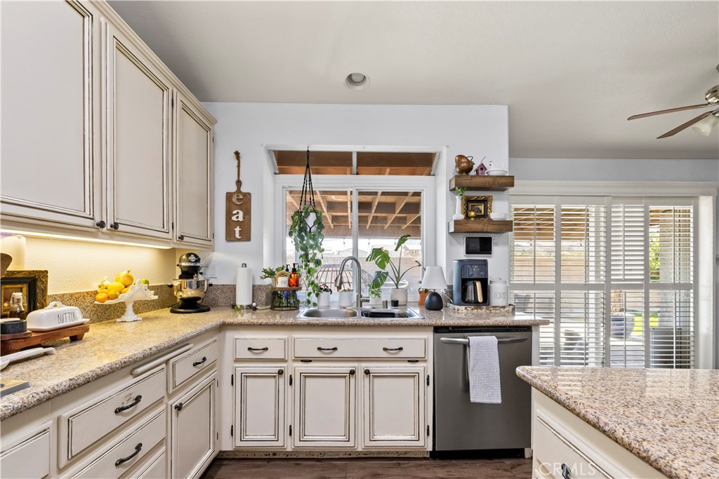 3906 North Flame Tree Avenue Rialto, CA 92377 - Photo 16 of 50