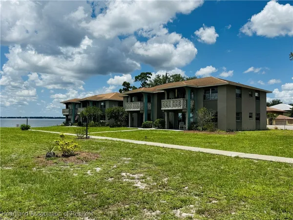 $1,200 | 1011 Lakeview Drive, Sebring, FL 33870