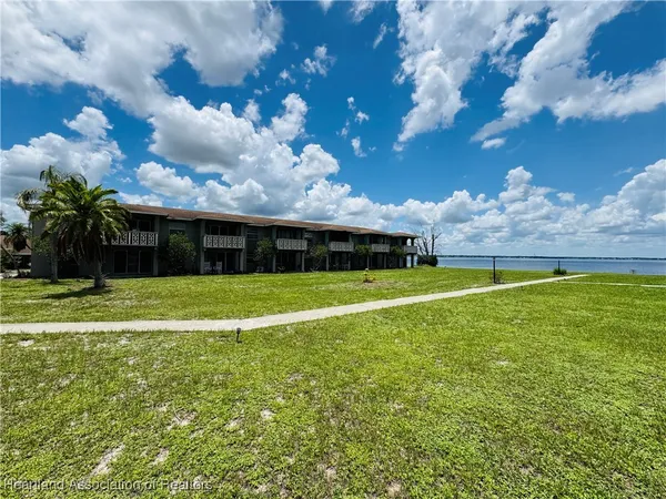 $1,200 | 1011 Lakeview Drive, Sebring, FL 33870